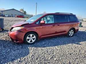 Toyota Sienna LE 3.5L 6 2015