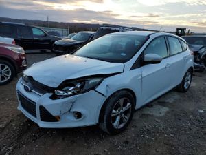 Ford Focus SE 2.0L 4 2014