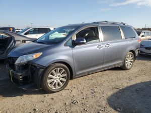 Toyota Sienna XLE 3.5L 6 2013