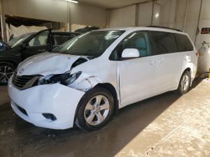 Toyota Sienna LE 3.5L 6 2012