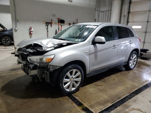 Mitsubishi Outlander ES 2.0L 4 2015