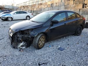 Ford Focus SE 2.0L 4 2012