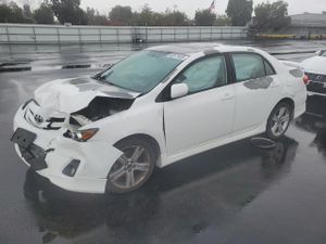 Toyota Corolla BASE 1.8L 4 2013