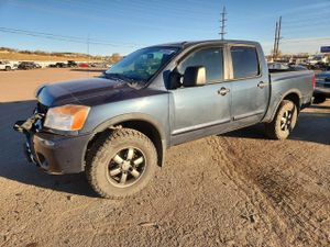 Nissan Titan S 5.6L 8 2015