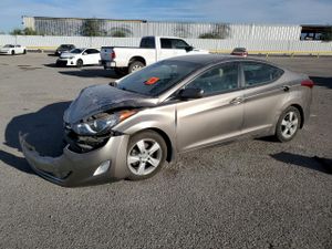 Hyundai Elantra GLS 1.8L 4 2013