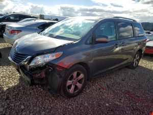 Toyota Sienna LE 3.5L 6 2013