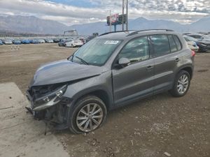 Volkswagen Tiguan S 2.0L 4 2015
