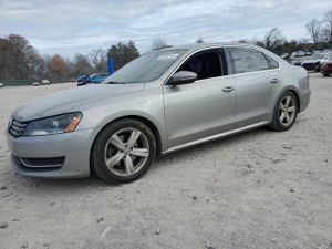 Volkswagen Passat SE 2.0L 4 2012
