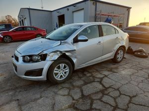 Chevrolet Aveo (Sonic) LT 1.8L 4 2015