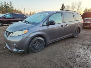 Toyota Sienna LE 3.5L 6 2011