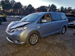 Toyota Sienna XLE 3.5L 6 2012
