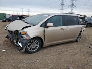 Toyota Sienna XLE 3.5L 6 2013