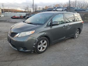 Toyota Sienna LE 3.5L 6 2012