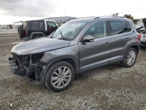 Volkswagen Tiguan S 2.0L 4 2015