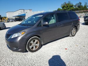 Toyota Sienna LE 3.5L 6 2011
