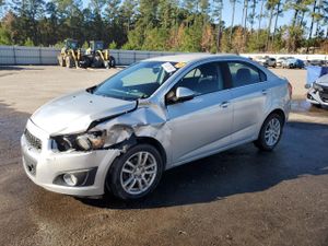 Chevrolet Aveo (Sonic) LT 1.8L 4 2013