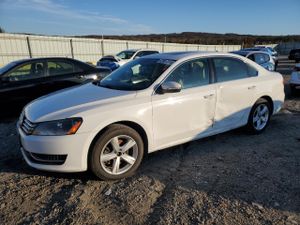 Volkswagen Passat SE 2.0L 4 2013