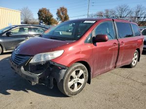 Toyota Sienna LE 3.5L 6 2014