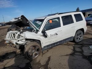 Jeep Patriot LATITUDE 2.4L 4 2015