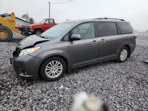 Toyota Sienna XLE 3.5L 6 2015