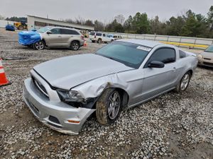 Ford Mustang 3.7L 6 2013