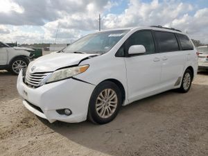 Toyota Sienna XLE 3.5L 6 2013