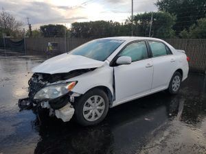 Toyota Corolla BASE 1.8L 4 2011