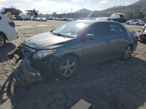 Toyota Corolla BASE 1.8L 4 2013