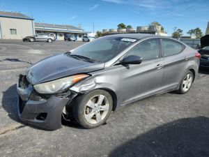 Hyundai Elantra GLS 1.8L 4 2013