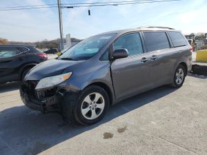 Toyota Sienna LE 3.5L 6 2014
