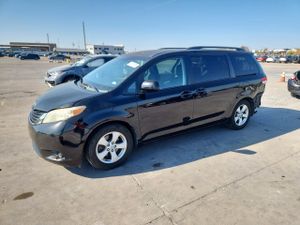 Toyota Sienna LE 3.5L 6 2013