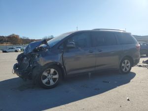 Toyota Sienna LE 3.5L 6 2015