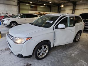 Mitsubishi Outlander SE 2.4L 4 2014
