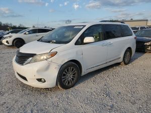 Toyota Sienna XLE 3.5L 6 2013