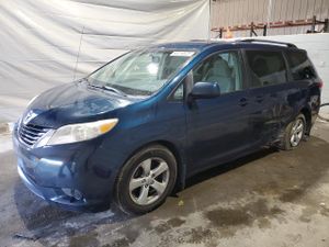 Toyota Sienna LE 3.5L 6 2011