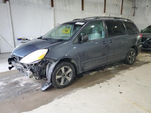 Toyota Sienna CE 3.5L 6 2009