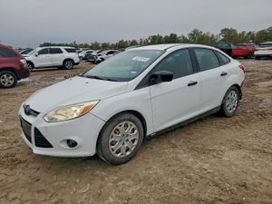 Ford Focus SE 2.0L 4 2012