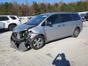 Toyota Sienna 3.5L 6 2015