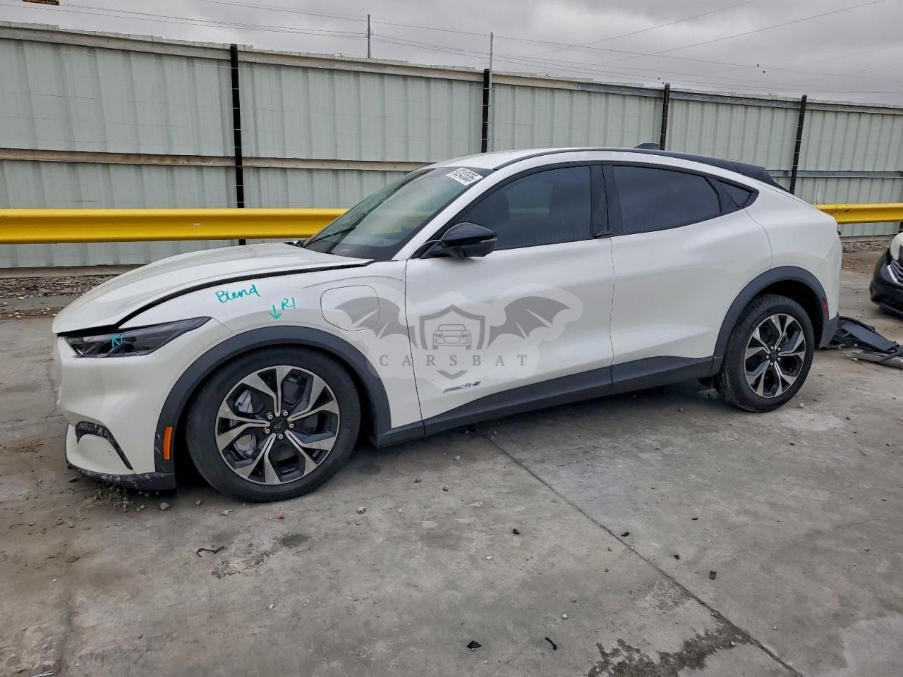Ford Mustang Mach-E SELECT 2025