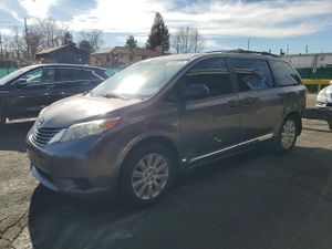 Toyota Sienna LE 3.5L 6 2014