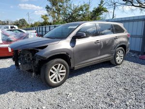Toyota Highlander LE 3.5L 6 2015