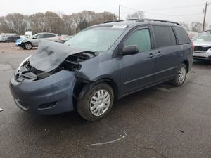Toyota Sienna CE 3.5L 6 2010