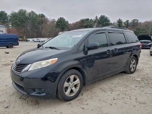 Toyota Sienna LE 3.5L 6 2014