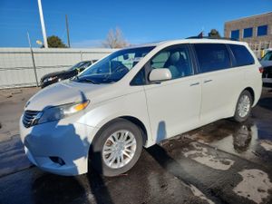 Toyota Sienna XLE 3.5L 6 2015