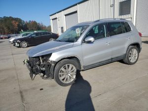 Volkswagen Tiguan S 2.0L 4 2015