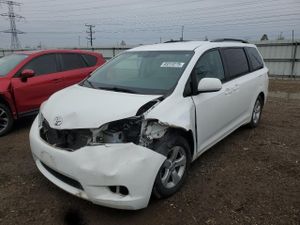 Toyota Sienna LE 3.5L 6 2015