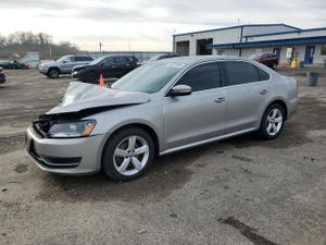 Volkswagen Passat SE 2.0L 4 2013