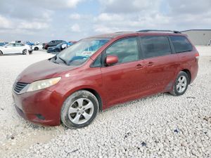 Toyota Sienna LE 3.5L 6 2011