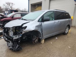 Toyota Sienna LE 3.5L 6 2013