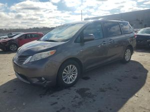Toyota Sienna XLE 3.5L 6 2011